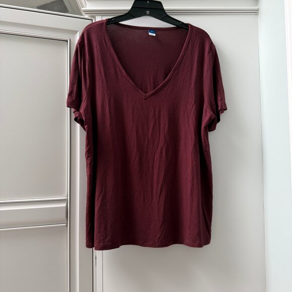 Old Navy Luxe V-Neck T-Shirt, Size Large, Burgundy/Dark Plum - Picture 4 of 6